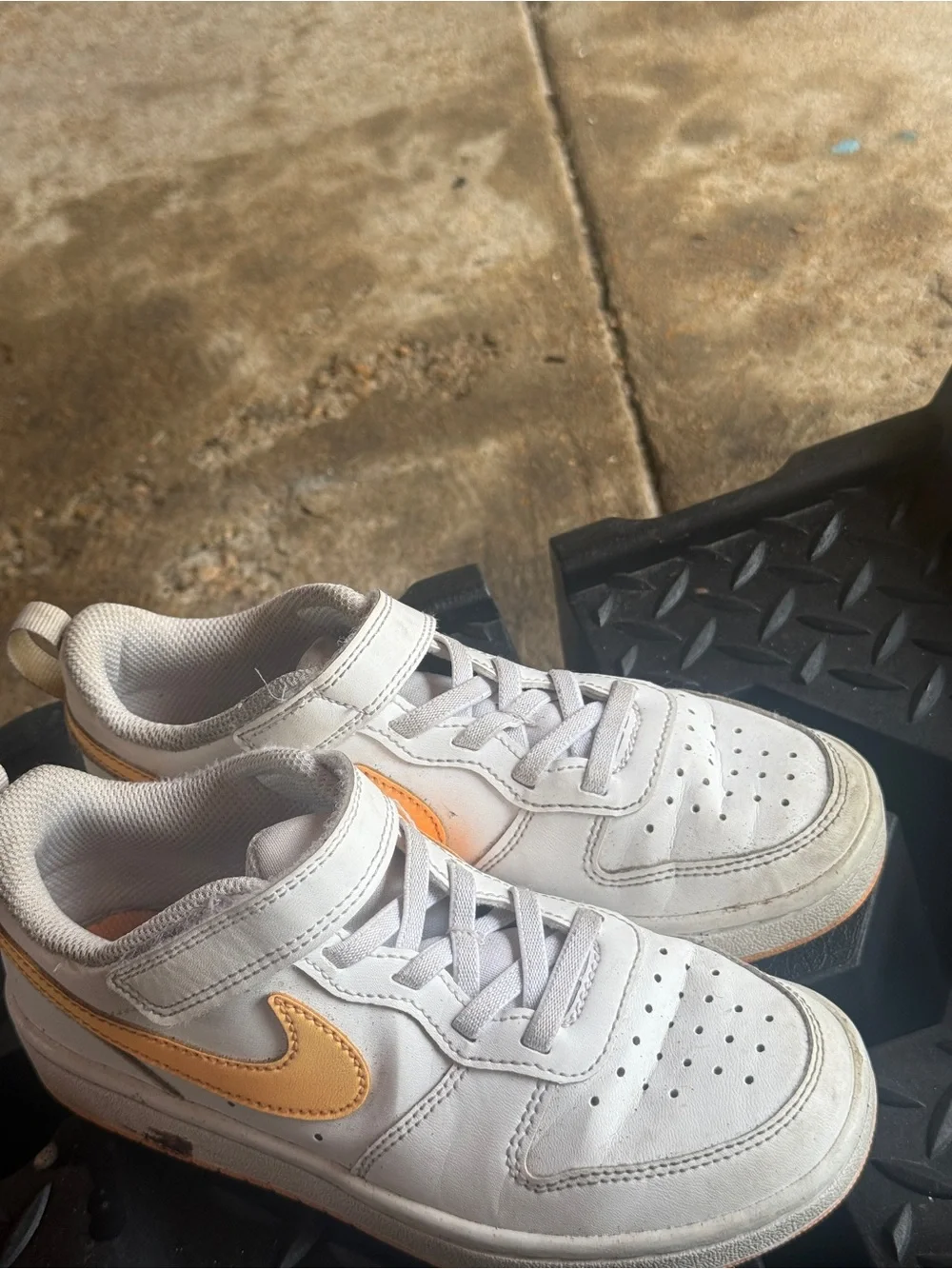 Used Kids White Nike Sneakers with oragnge Accent - Classic Casual Shoe